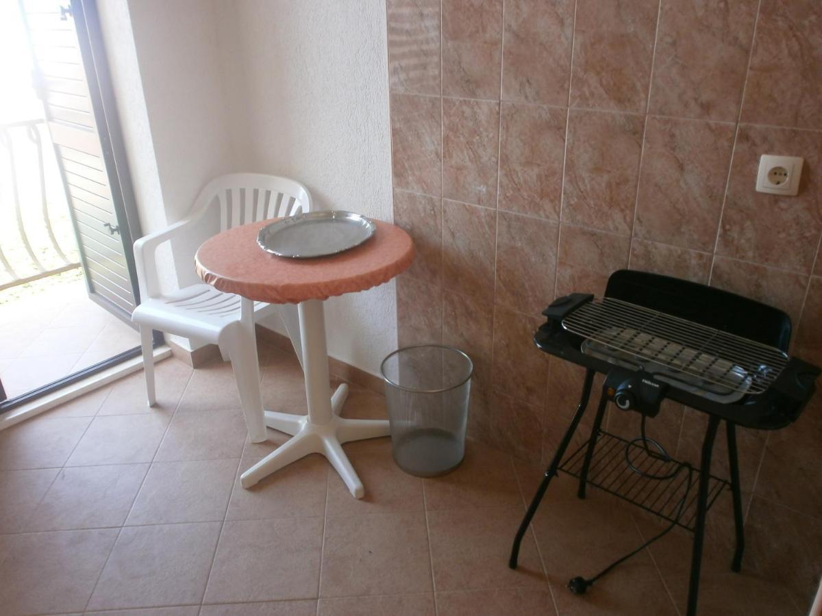 Apartments By The Sea Podgora, Makarska - 12326 Exterior photo